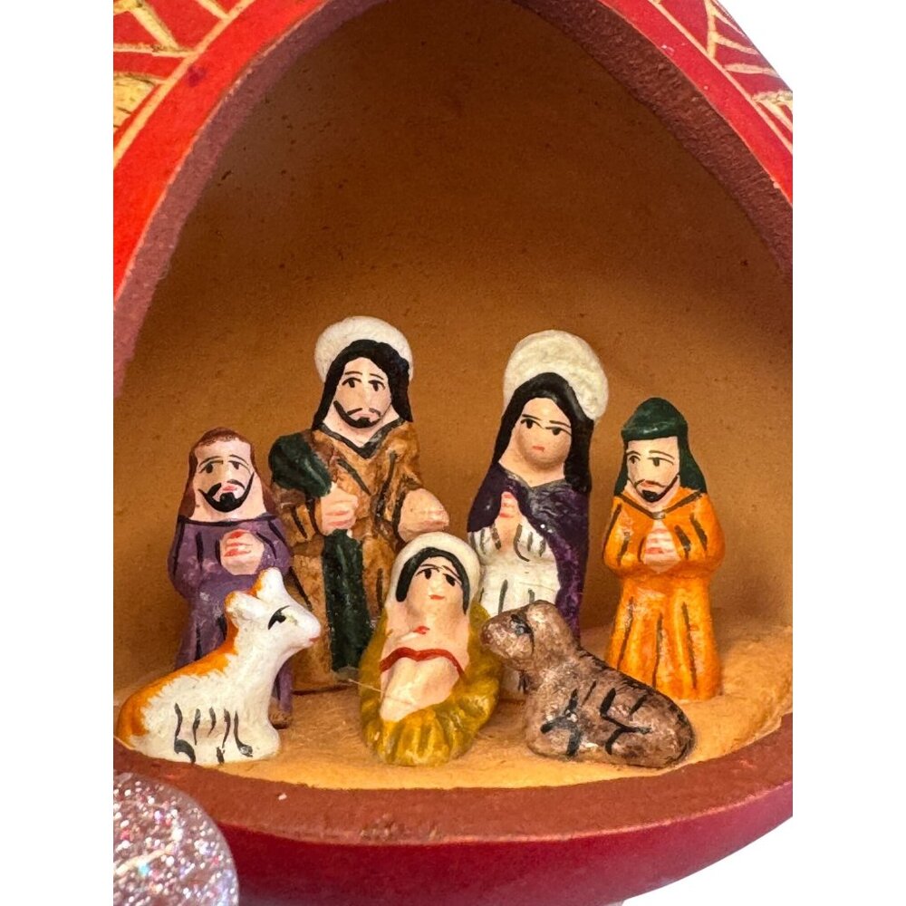 Mexican Folk Art Nativity Gourd Ornament Handcrafted Ornament Signed 2008 4 1/4" - Picture 2 of 8
